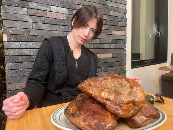 「最大で11㎏まで食べられる」“日本一”の男が語る、大食い業界の過酷すぎる舞台裏「月の食費は50万円」