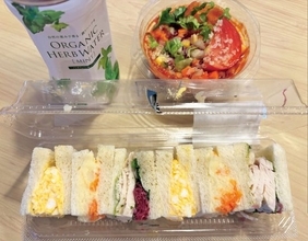 どこか虫の好かない『オーガニックパン弁当』にスープを足すと絶品に＜人生最後に食べたい弁当は？＞／久住昌之