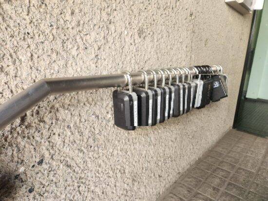 目黒区の閑静な住宅街を脅かす“ごく普通の戸建て住宅”の正体。騒音や深夜の出入り、ゴミ出しマナーの悪さに近隣住民は怒り心頭