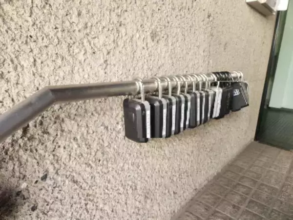 「目黒区の閑静な住宅街を脅かす“ごく普通の戸建て住宅”の正体。騒音や深夜の出入り、ゴミ出しマナーの悪さに近隣住民は怒り心頭」の画像