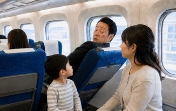 「後ろの人のことを考えられない人だね」無言で新幹線のリクライニングを倒した男性に、5歳児が放った“純粋すぎる一言”