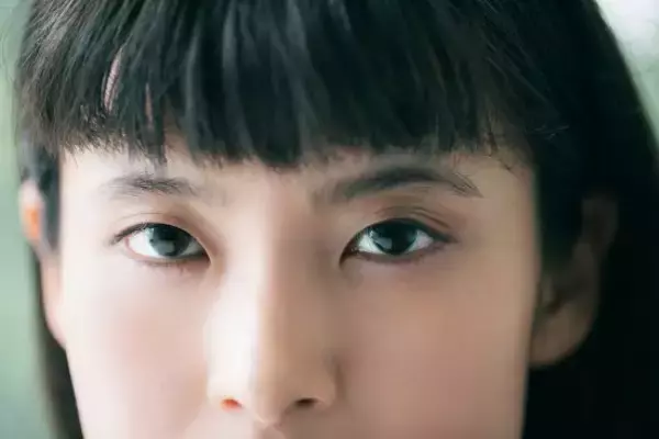 「親に勘当され、会社も辞めて上京…28歳女性がヌードモデルになったワケ「卒アルの撮影でも逃げ回るぐらい写真は苦手でした」」の画像