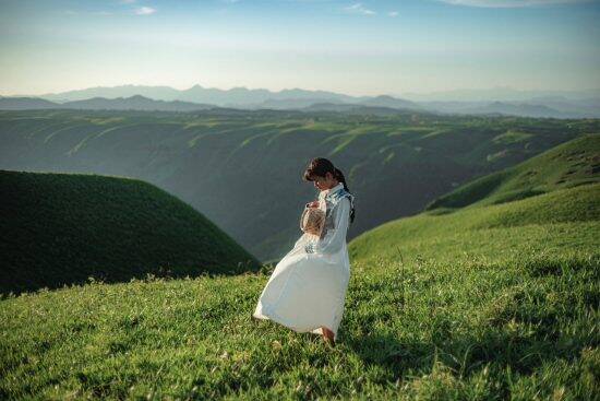 親に勘当され、会社も辞めて上京…28歳女性がヌードモデルになったワケ「卒アルの撮影でも逃げ回るぐらい写真は苦手でした」