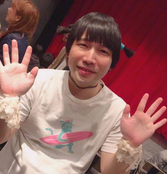 「自分が恥ずかしくなった」“43歳おじさん芸人”が行政書士資格を取得したワケ…人生を変えた先輩芸人との遭遇