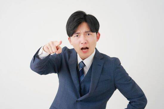 新幹線の自由席を「1人で2席分占領する」女性…ガタイのよい男性がとった“強硬手段”とは。3年分の調査で判明した「座席マナー」への根深い怒りも