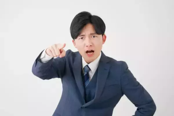 「新幹線の自由席を「1人で2席分占領する」女性…ガタイのよい男性がとった“強硬手段”とは。3年分の調査で判明した「座席マナー」への根深い怒りも」の画像