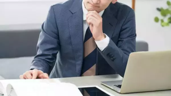 「普通の会社員なのに“資産1億円”に到達できる人の特徴とは？元GS投資家が実践する「時間を強制的に区切る」最強の時間術」の画像