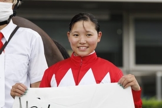 「女性騎手に2kg減」はもう必要ないのか…小林美駒「女性騎手最速100勝」で問われる“菜七子ルール”の是非