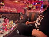 「外国人観光客であふれる歌舞伎町。「英語で接客できるホスト」が本気で集客してみた結果「アメリカ人から見ても普通に高いから…」」の画像2