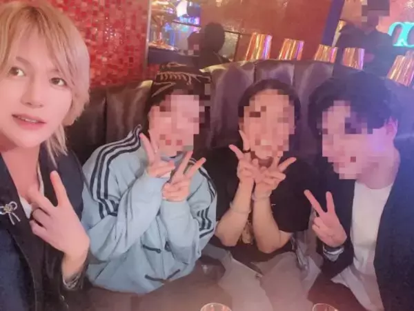 「外国人観光客であふれる歌舞伎町。「英語で接客できるホスト」が本気で集客してみた結果「アメリカ人から見ても普通に高いから…」」の画像