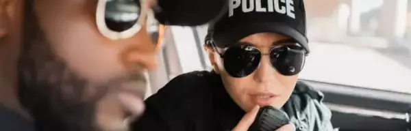 「おしゃれな部屋に嫌われ者の「フェイクグリーン」はアリかナシか？　」の画像