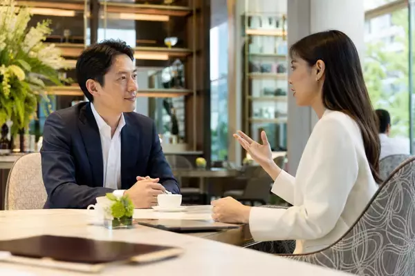 「「20代女性と結婚できた中年男性」が実践していた“好感度が一気に高まる”5つの言動」の画像