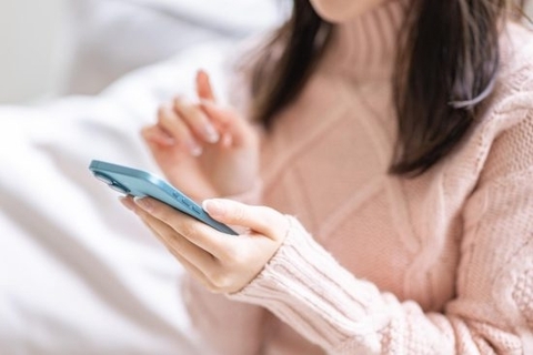 「1日12時間もスマホを見てしまう」仕事の集中力が持たない33歳女性に佐藤優が勧めた、意外な解決策