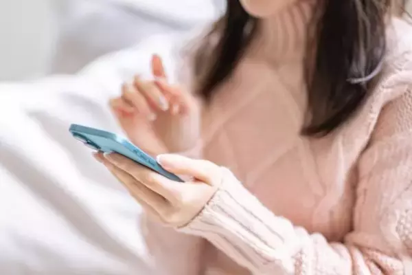 「1日12時間もスマホを見てしまう」仕事の集中力が持たない33歳女性に佐藤優が勧めた、意外な解決策