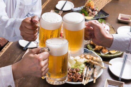 冷たいビールがキーンとしみる。夏ならではの“知覚過敏”の意外な原因と「やってはいけない」NG歯磨き