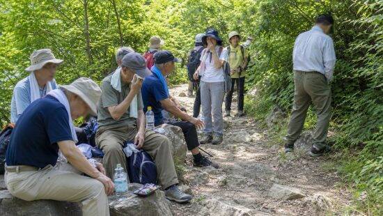 ゴミを放置する“老夫婦の登山客”が放った衝撃の一言にドン引き…「若者より年配のほうがマナーが悪い」／“ゴミ袋1枚1,000円”の有料回収も始まる現実