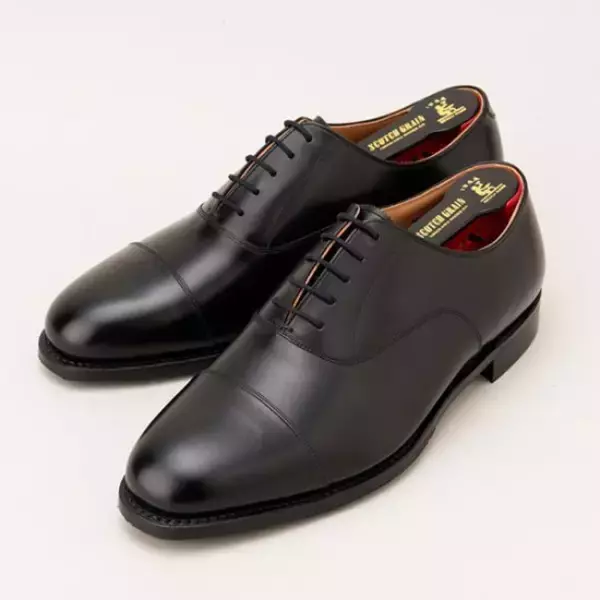 「日本人に大人気の幅広靴はハズレだらけ。本当に必要な「幅広足」用シューズ4選」の画像