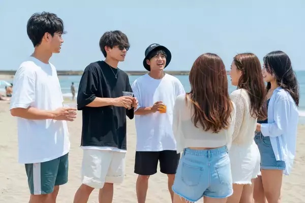 「「あんた誰!? ウチの彼氏となにしてんの？」女性27歳を襲ったプールでの悲劇／夏の出会いは減っている？ 全国の水浴場の数と“出会いのかたち”を調べてみた」の画像