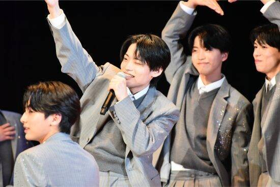 秋元康プロデュースの新ボーイズグループ 「Cloud ten」が始動、元料理人や東大生ら30人が集結