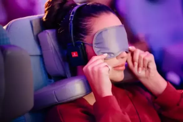 「エコノミー席「頭カクンで眠れない」問題を解決？航空ジャーナリストが見つけた“ネックピロー不要”の新ヘッドレスト」の画像