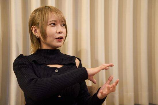 「私が出た週刊誌を父が読んでたんです」セクシー女優になった女性が“親バレ”した瞬間。電話越しにかけられた言葉とは