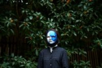 「お互いに秘密を抱えながら同じ家に住んでいる」匿名作家が築いた“植物のような夫婦関係”