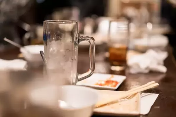 「飲食店員が「舌打ちしたくなる」実はイラついている客の言動10選」の画像