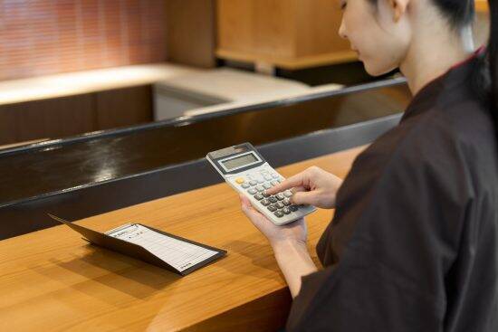 飲食店員が「舌打ちしたくなる」実はイラついている客の言動10選