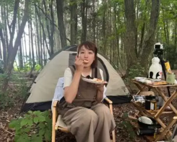 「「38万円の中古車でガサガサ遊ぶ」人気女性キャンパーが提唱する車中泊スタイル「“自分の好き”を小さな空間に詰め込める」」の画像