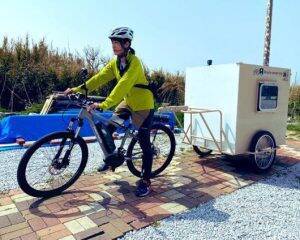 「38万円の中古車でガサガサ遊ぶ」人気女性キャンパーが提唱する車中泊スタイル「“自分の好き”を小さな空間に詰め込める」