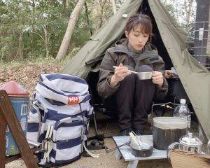 「38万円の中古車でガサガサ遊ぶ」人気女性キャンパーが提唱する車中泊スタイル「“自分の好き”を小さな空間に詰め込める」