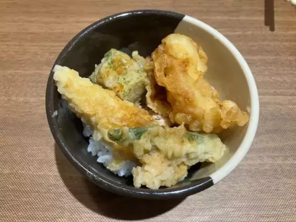 「うどん・天ぷら・カレーが「968円で食べ放題」。異常コスパの“行列ができる”うどん新店を実食した結果」の画像