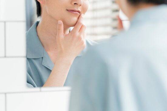 「毎日お風呂に入っているのに…」女性に“清潔感がない”と思われる男性の“残念な共通点”