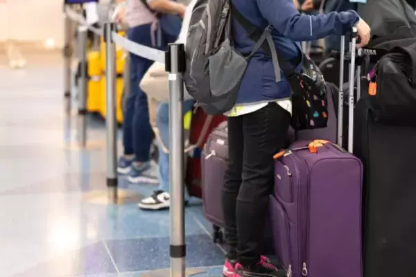 「新幹線の荷物置き場を“不法占拠”…ルールを守らない外国人観光客が起こした「荷物トラブル」の顛末――大反響セレクション」の画像