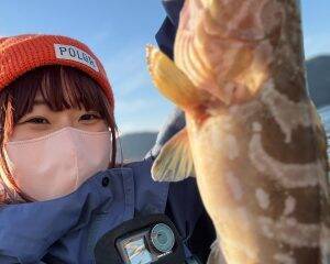 「スーツで釣りする動画」が約500万回再生。現役OLが“出勤1時間前”に魚を狙うワケ