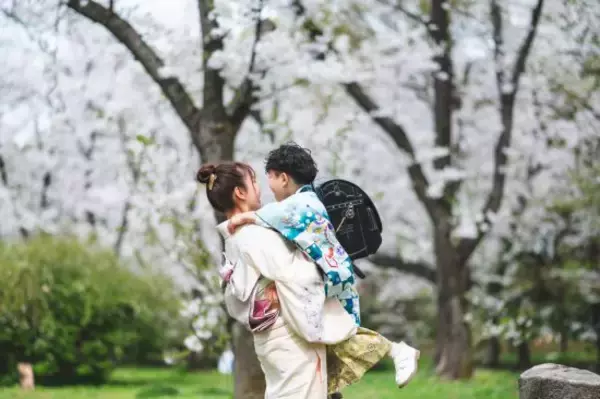 「中学生で妊娠「“逃げます”の一言で連絡先をブロックされて…」養育費なし。月収約15万円で息子を育てるシングルマザーの苦悩――年末年始ベスト」の画像