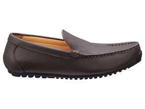 中年男性が「休日に履いてはいけない靴」。その履き方がヒザと腰を壊す