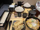 「かけそば410円、天丼550円…安すぎる「小諸そば」に“血糖値400超え”男が挑む。“親子丼をチェイサー”にする狂気のランチに店員も困惑」の画像2
