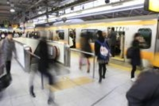 電車内で「イヤホンの“音漏れ”がうるさい」注意を無視する大学生が、顔を真っ赤にしてイヤホンを外すまで――週末ベスト