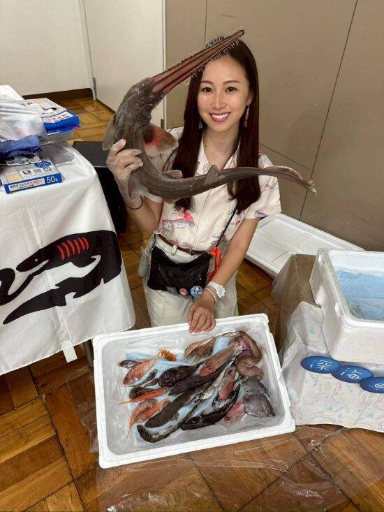 高3で、突然「あいうえお」が発声できなくなった…「喉に金属を埋める手術」を受けた34歳女性が“救い”を見つけるまで