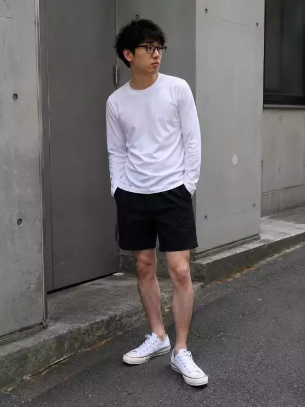 同じユニクロでも…ダサく見える人の「NG着こなし」4選。中年男性が陥りがちな“サイズ選びの罠”