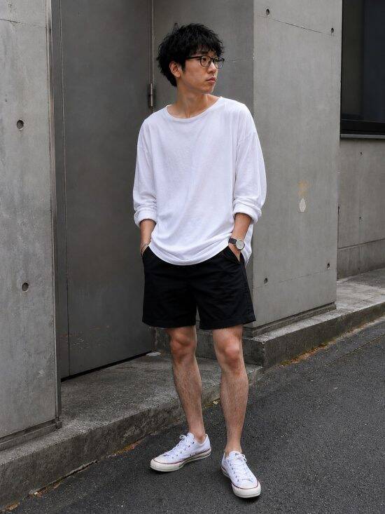 同じユニクロでも…ダサく見える人の「NG着こなし」4選。中年男性が陥りがちな“サイズ選びの罠”