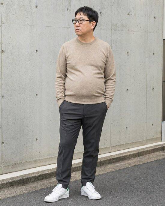 同じユニクロでも…ダサく見える人の「NG着こなし」4選。中年男性が陥りがちな“サイズ選びの罠”