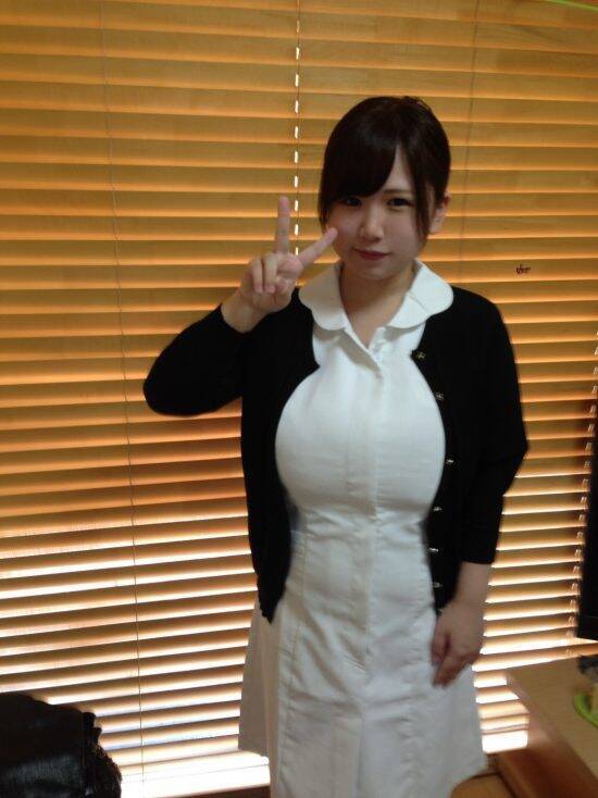 「胸が大きすぎてイジメに」“Mカップ”ゆえの苦悩を語る。引きこもりから“サラシを巻かずに”外出できるようになるまで