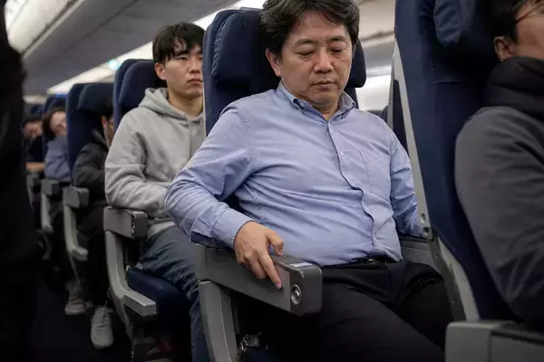 「シート倒すな！」突然ブチ切れた20代男性客に機内は騒然。「普通っぽい見た目だったのに…」／機内トラブルは世界で3年2.7倍。じつは“倒しても後ろが狭くならない”座席も登場していた