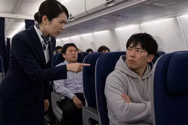 「「シート倒すな！」突然ブチ切れた20代男性客に機内は騒然。「普通っぽい見た目だったのに…」／機内トラブルは世界で3年2.7倍。じつは“倒しても後ろが狭くならない”座席も登場していた」の画像