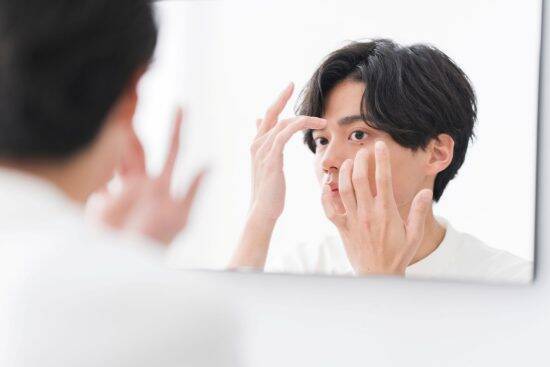 「実は見た目で損をしてる」ついやりがちな“NGファッション”3選。“いつもの黒スラックス”に要注意