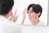 「「実は見た目で損をしてる」ついやりがちな“NGファッション”3選。“いつもの黒スラックス”に要注意」の画像5