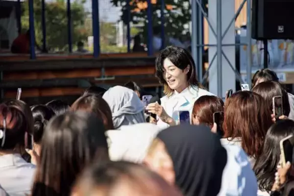「“平均年齢33歳の新人アイドル”モナキのメンバーが語った“セカンドチャンス”の覚悟「会社員に戻りたいとは思わない」」の画像