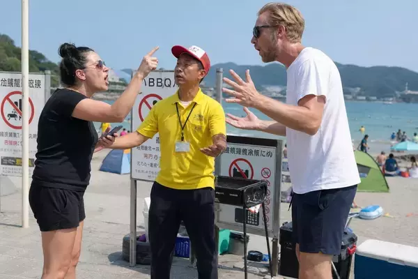 「“BBQ禁止”無視で大騒ぎ。「No problem」と笑う外国人観光客が警察に連行されるまで」の画像